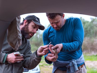 Při výzkumu migrace slavíků s kolegou Peterem Adamíkem, Polsko, 2023, foto: Jan Grünwald