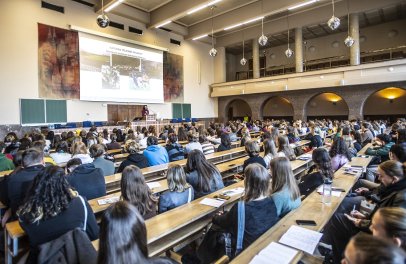 Univerzita Karlova představila více než 600 akreditovaných studijních programů